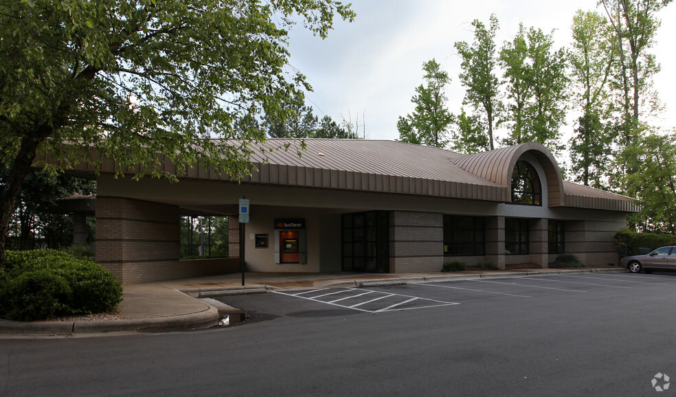 950 N Harrison Ave, Cary, NC for lease - Building Photo - Image 2 of 7