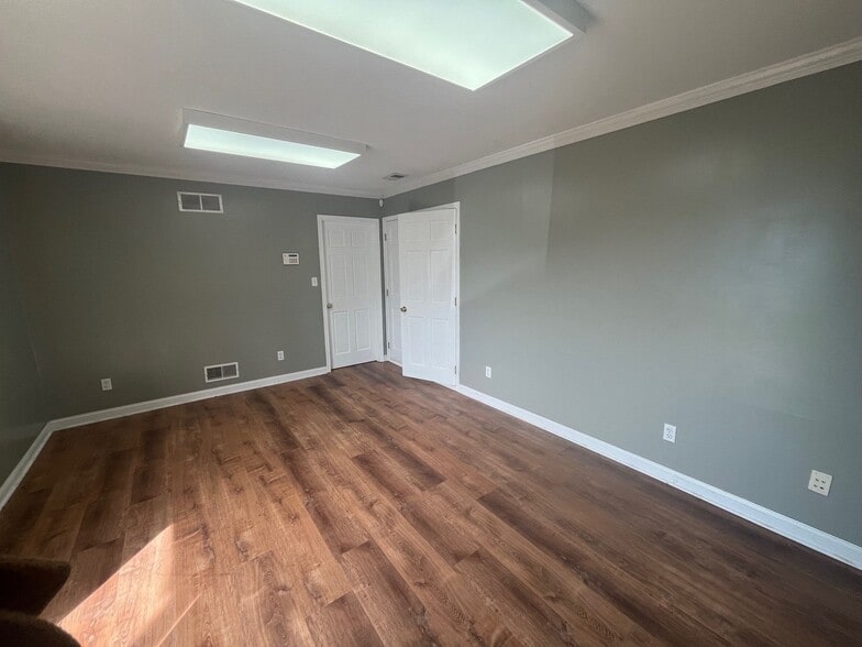 10 Industry Ct, Ewing, NJ for lease - Building Photo - Image 3 of 6