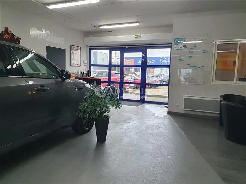 Flex in Pulnoy for lease - Lobby - Image 1 of 5