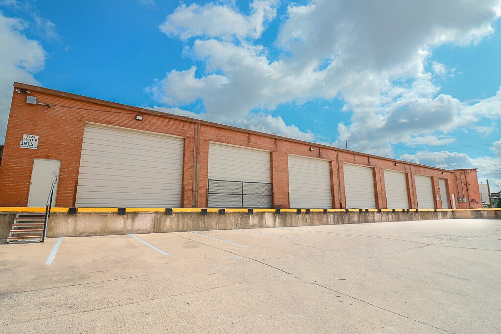 1915 Empire Central, Dallas, TX for lease Building Photo- Image 1 of 21