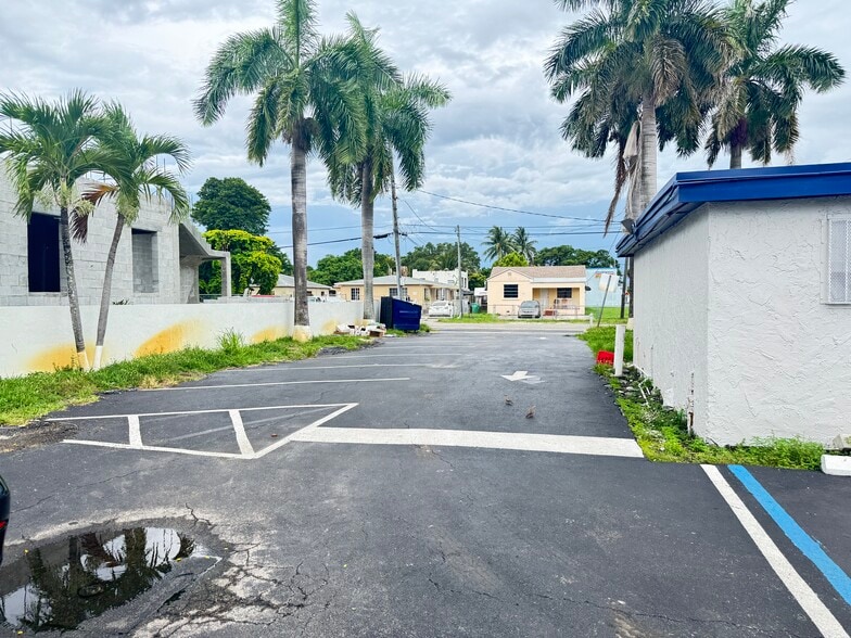 3305 NW 32nd Ave, Miami, FL for lease - Building Photo - Image 3 of 5