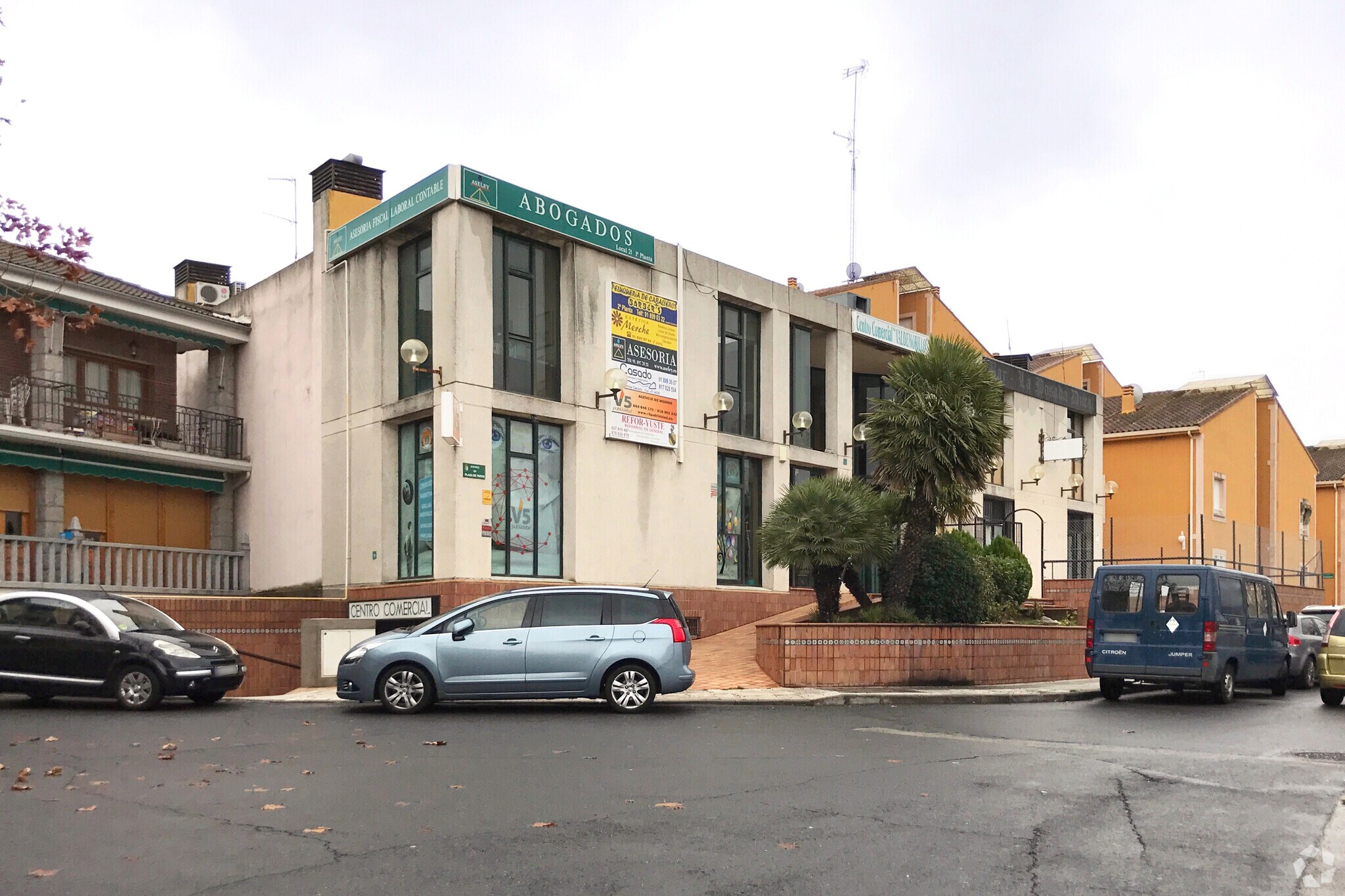 Retail in Valdemorillo, Madrid for sale Primary Photo- Image 1 of 5