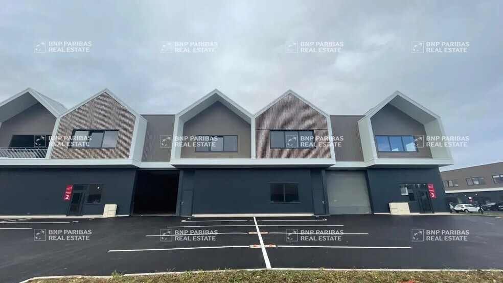 Flex in Flins-sur-Seine for sale - Building Photo - Image 3 of 8