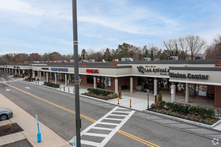 739777 Pulaski Rd, Huntington, NY 11743 Greenlawn Plaza