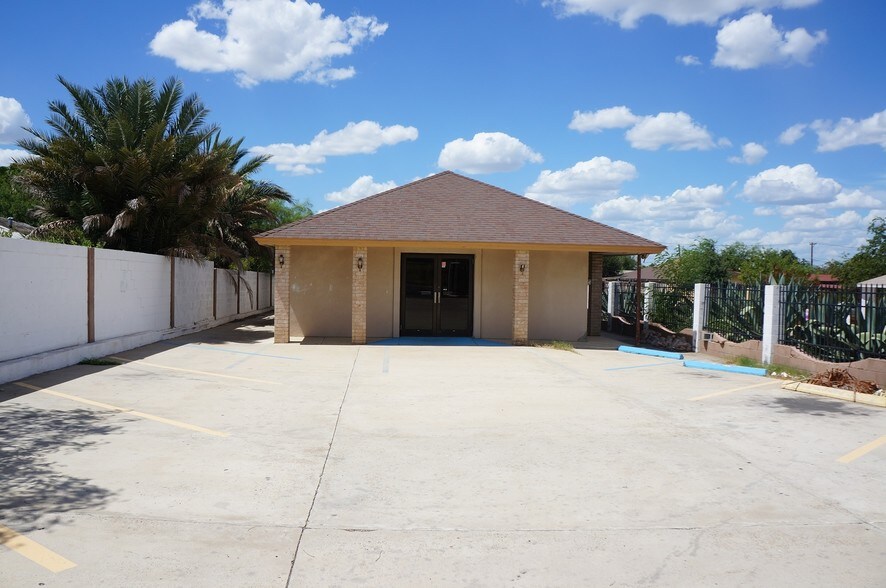 2802 Chacota St, Laredo, TX 78046