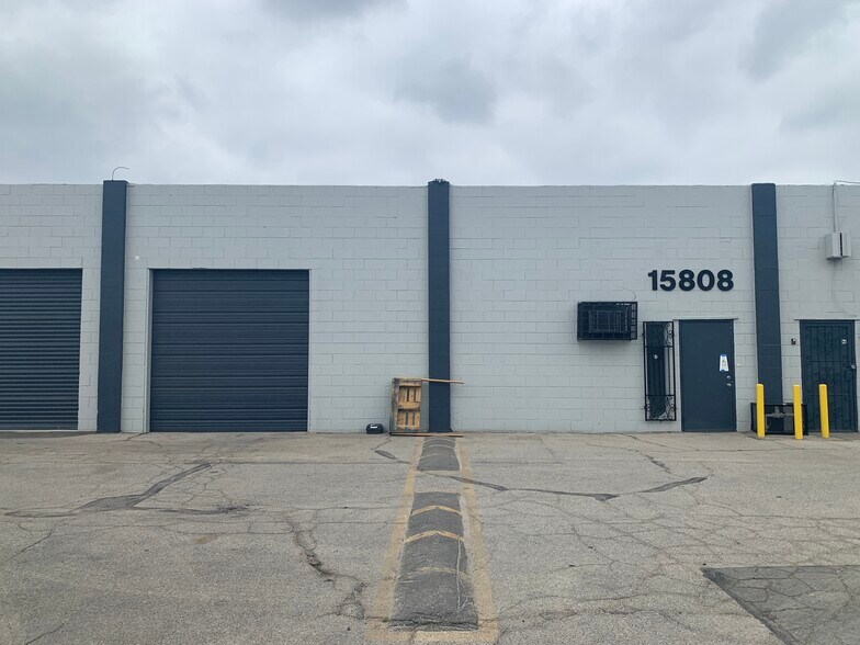 15808 Stagg st, Van Nuys, CA for lease - Primary Photo - Image 1 of 1