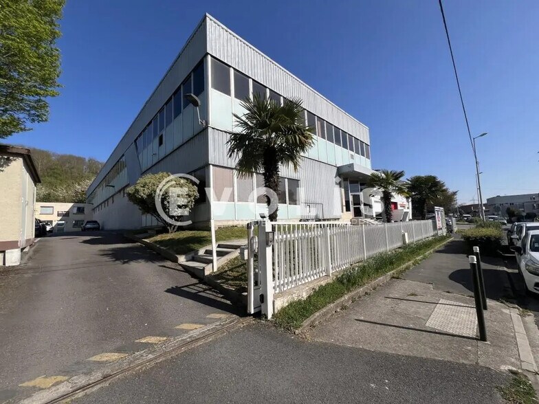 Flex in Neuilly-sur-Marne for lease - Building Photo - Image 2 of 17