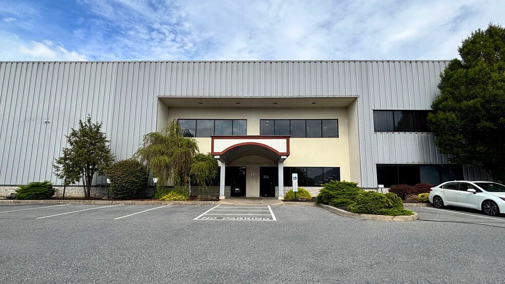 630 Municipal Dr, Nazareth, PA for lease - Building Photo - Image 2 of 19