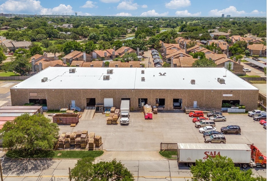 3500-3550 Garden Brook Dr, Farmers Branch, TX for lease Building Photo- Image 1 of 8