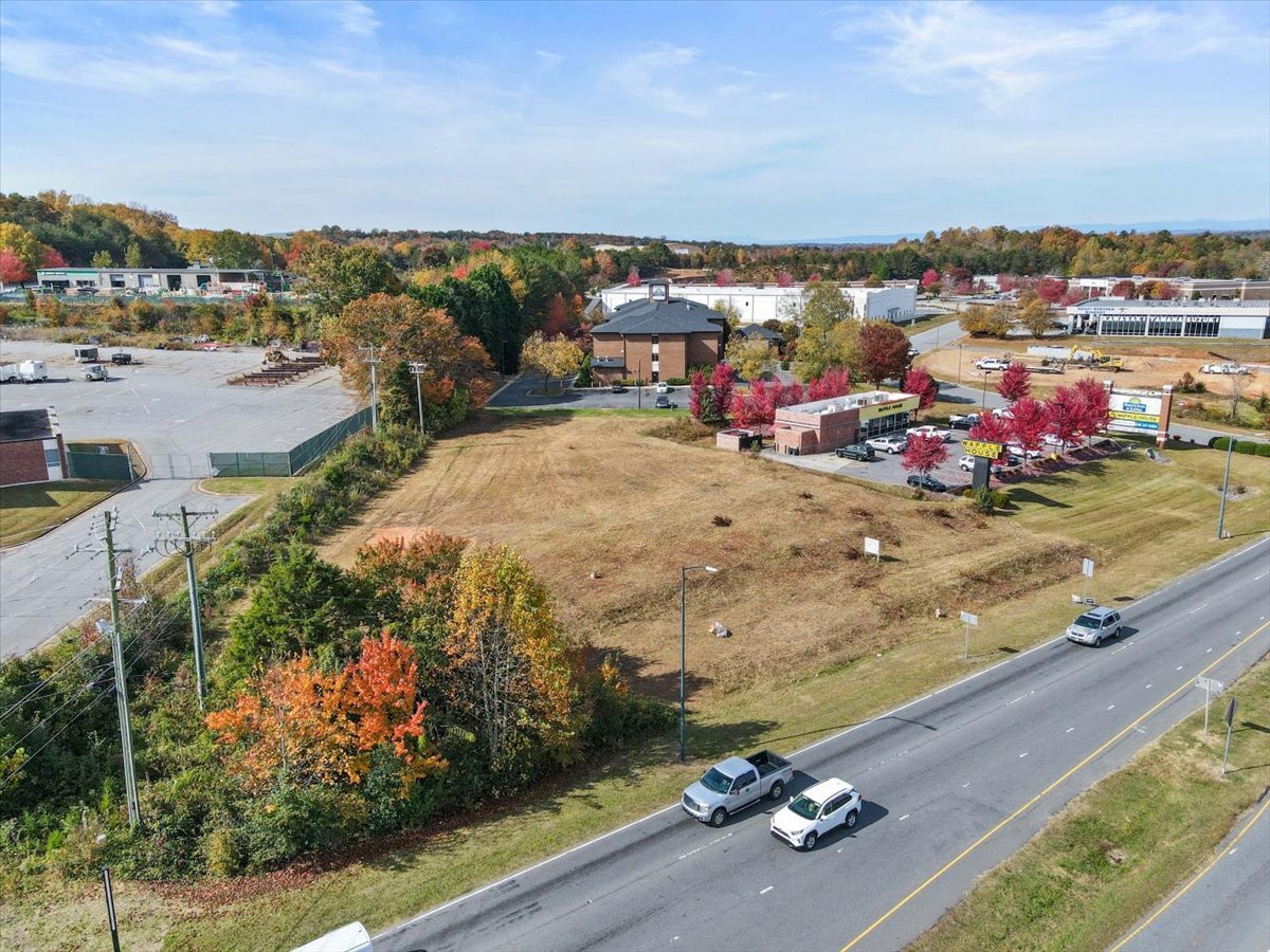 1241 US Highway 321, Hickory, NC 28601 The Joan Everett Team (828)638