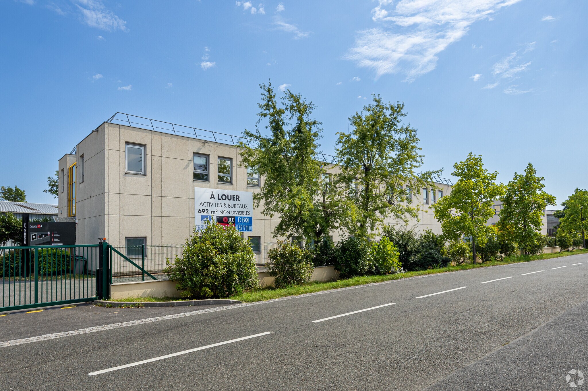 Office in Villeneuve-la-Garenne for lease Primary Photo- Image 1 of 3