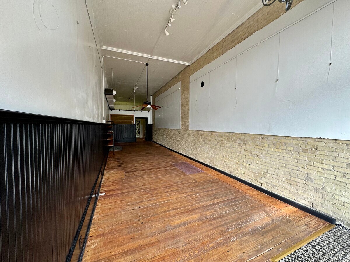 105 E San Antonio St, Lockhart, TX 78644 Retail for Lease