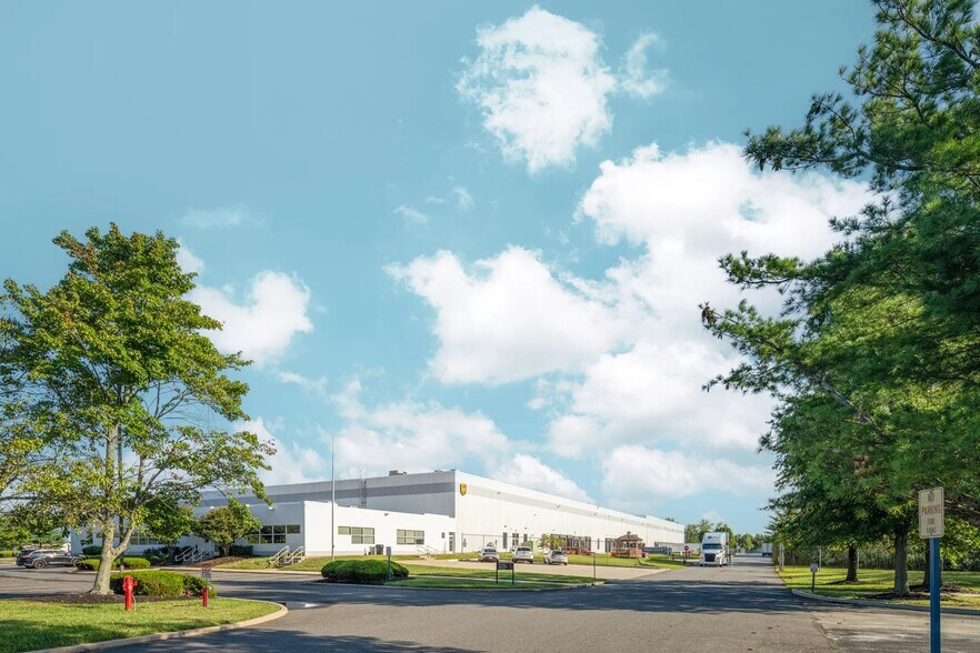 2303 Center Square Rd, Swedesboro, NJ for lease - Building Photo - Image 1 of 6