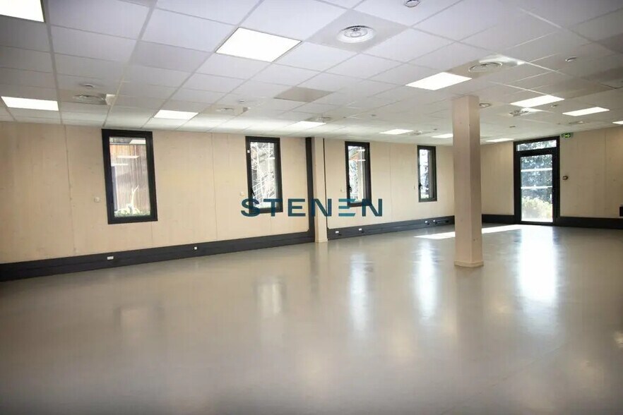 Office in Aix-en-Provence for lease - Interior Photo - Image 2 of 10