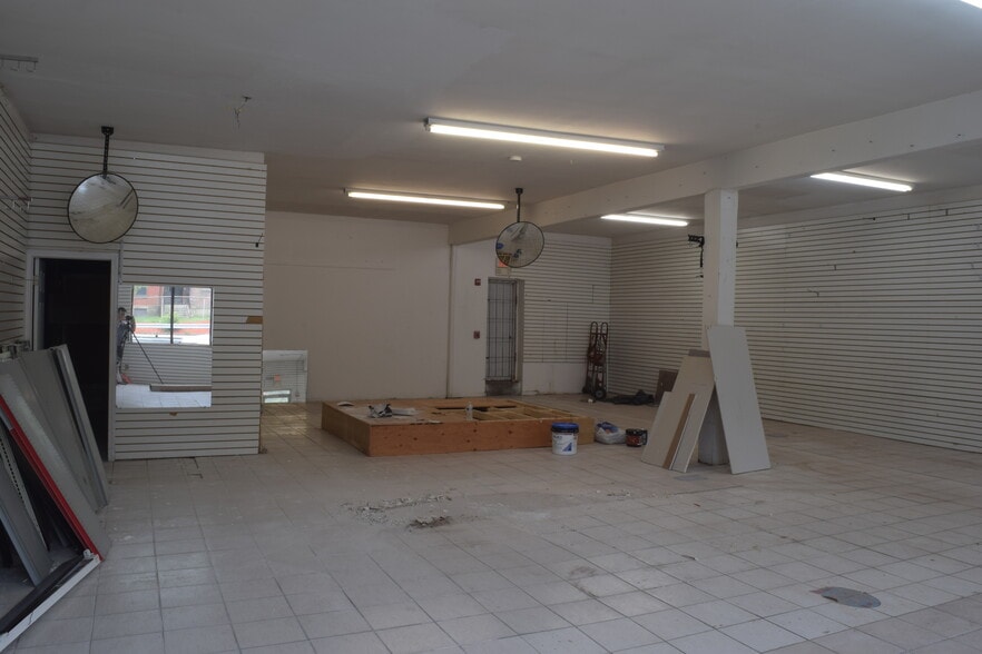 872 Main St, Worcester, MA for sale - Interior Photo - Image 2 of 9