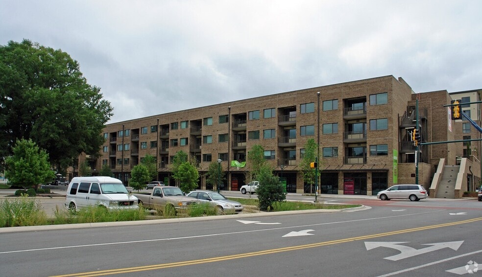 200 Manufacturers Rd, Chattanooga, TN for lease - Primary Photo - Image 1 of 4