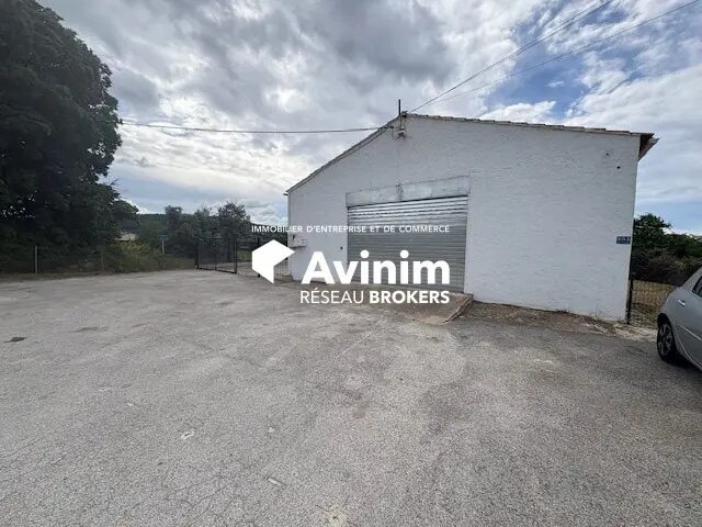 Retail in Saint-Cyr-sur-Mer for lease Building Photo- Image 1 of 7