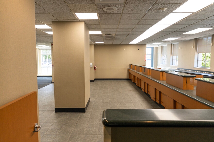 2-6 N Main St, Wallingford, CT for lease - Interior Photo - Image 3 of 16