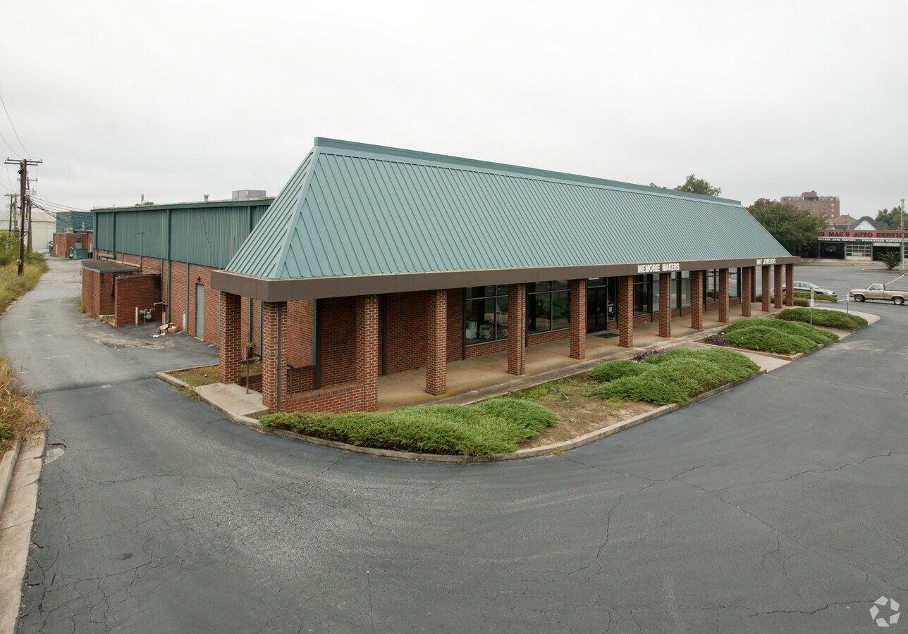 115 Hampton Ave, Greenwood, SC 29646