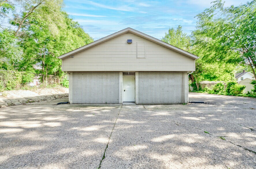 1010 Burr St, Jackson, MI for lease - Building Photo - Image 2 of 29