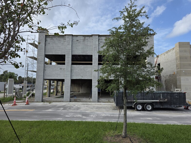 425 S Woodland Blvd, Deland, FL for lease - Building Photo - Image 2 of 24