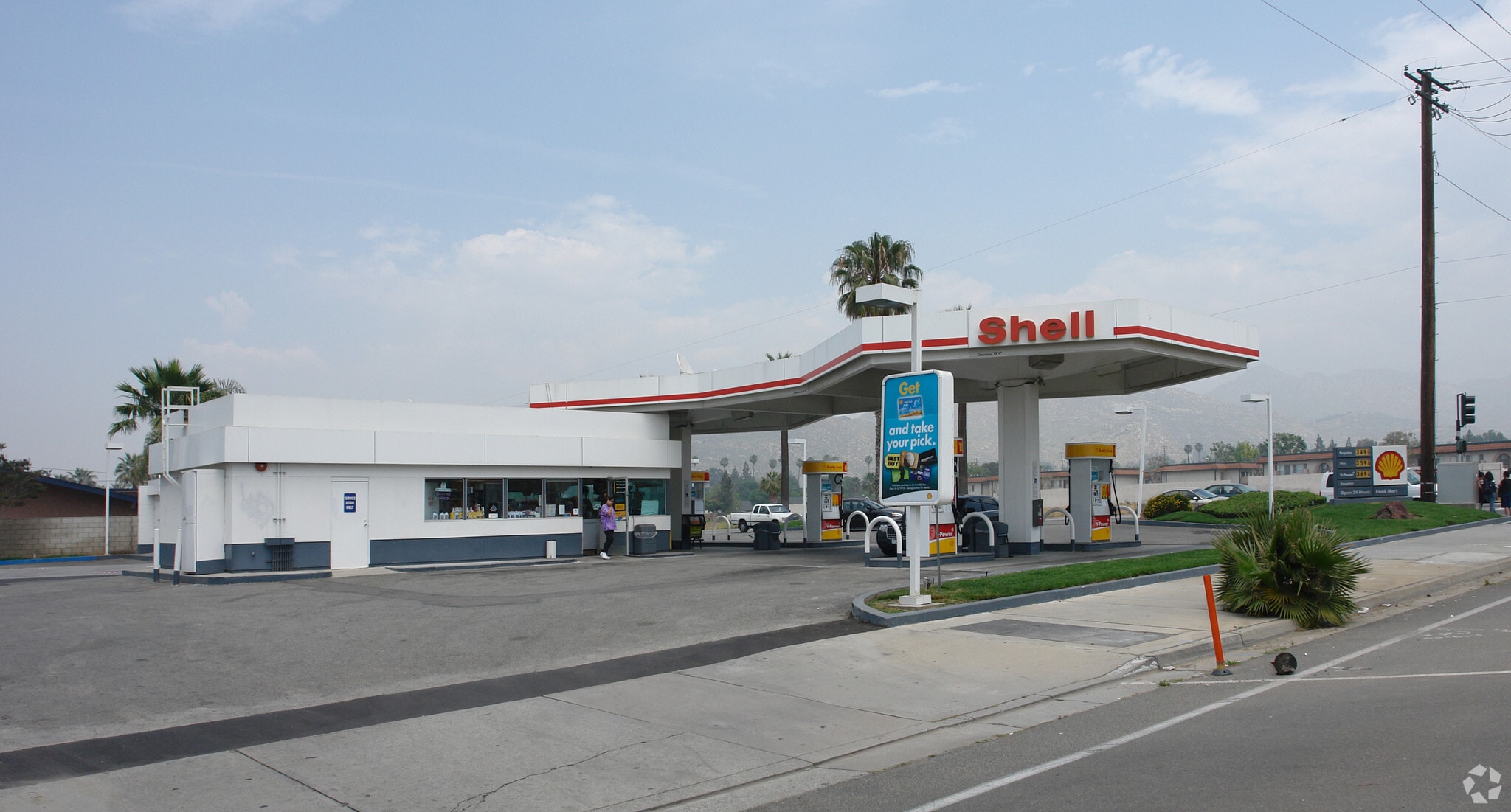 3261 Iowa Ave, Riverside, CA 92507 Shell Gas Station