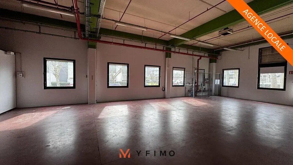 Flex in Cergy for lease - Interior Photo - Image 2 of 7