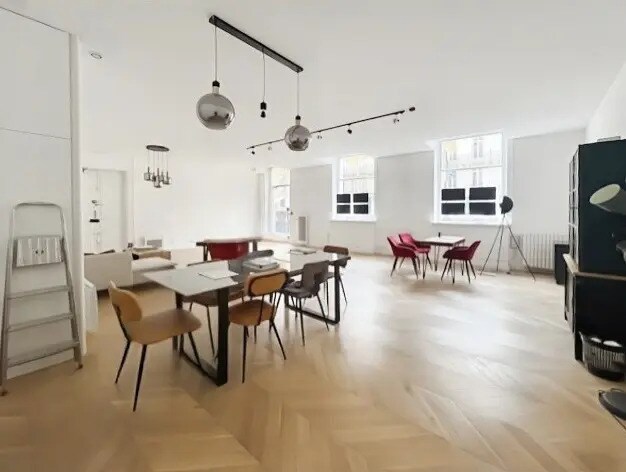 Office in Paris for lease - Building Photo - Image 2 of 5