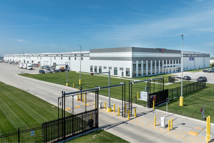 11305 S 150th Ave, Omaha, NE for sale - Primary Photo - Image 1 of 1