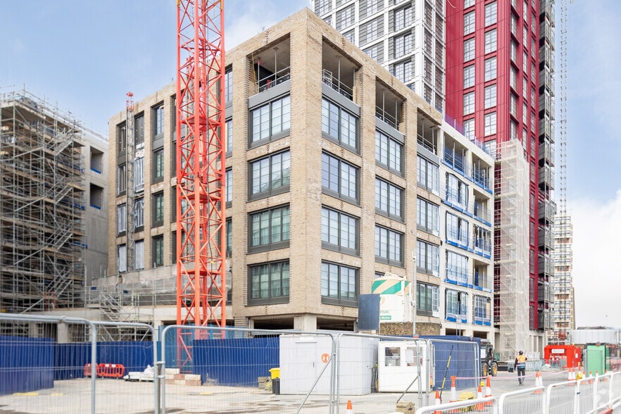 Surrey Quays Rd, London for lease - Building Photo - Image 2 of 2