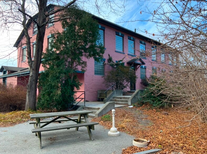 28 Spring Tree Rd, Brattleboro, VT for sale - Building Photo - Image 3 of 11