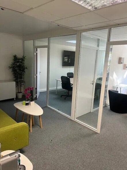 Office in Évry-Courcouronnes for lease - Interior Photo - Image 1 of 4