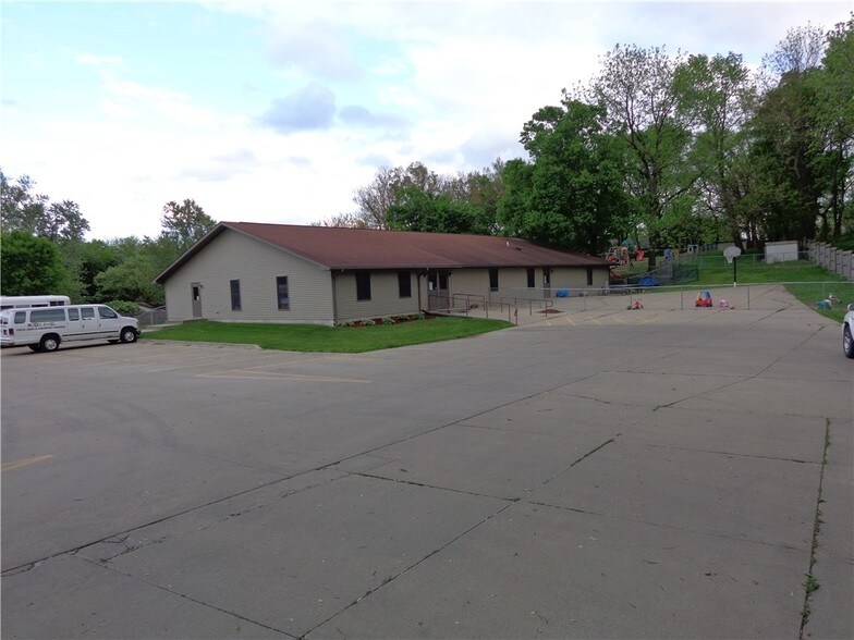 143 29th Ave SW, Cedar Rapids, IA for sale - Primary Photo - Image 1 of 1