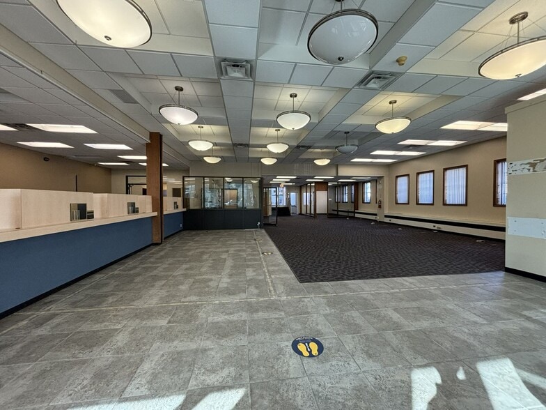 1 W Main St, Smithtown, NY for lease - Building Photo - Image 3 of 6