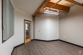 819 SE Morrison St, Portland, OR for lease Interior Photo- Image 2 of 9