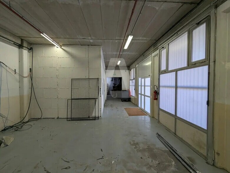 Industrial in Courtaboeuf for lease - Building Photo - Image 3 of 7