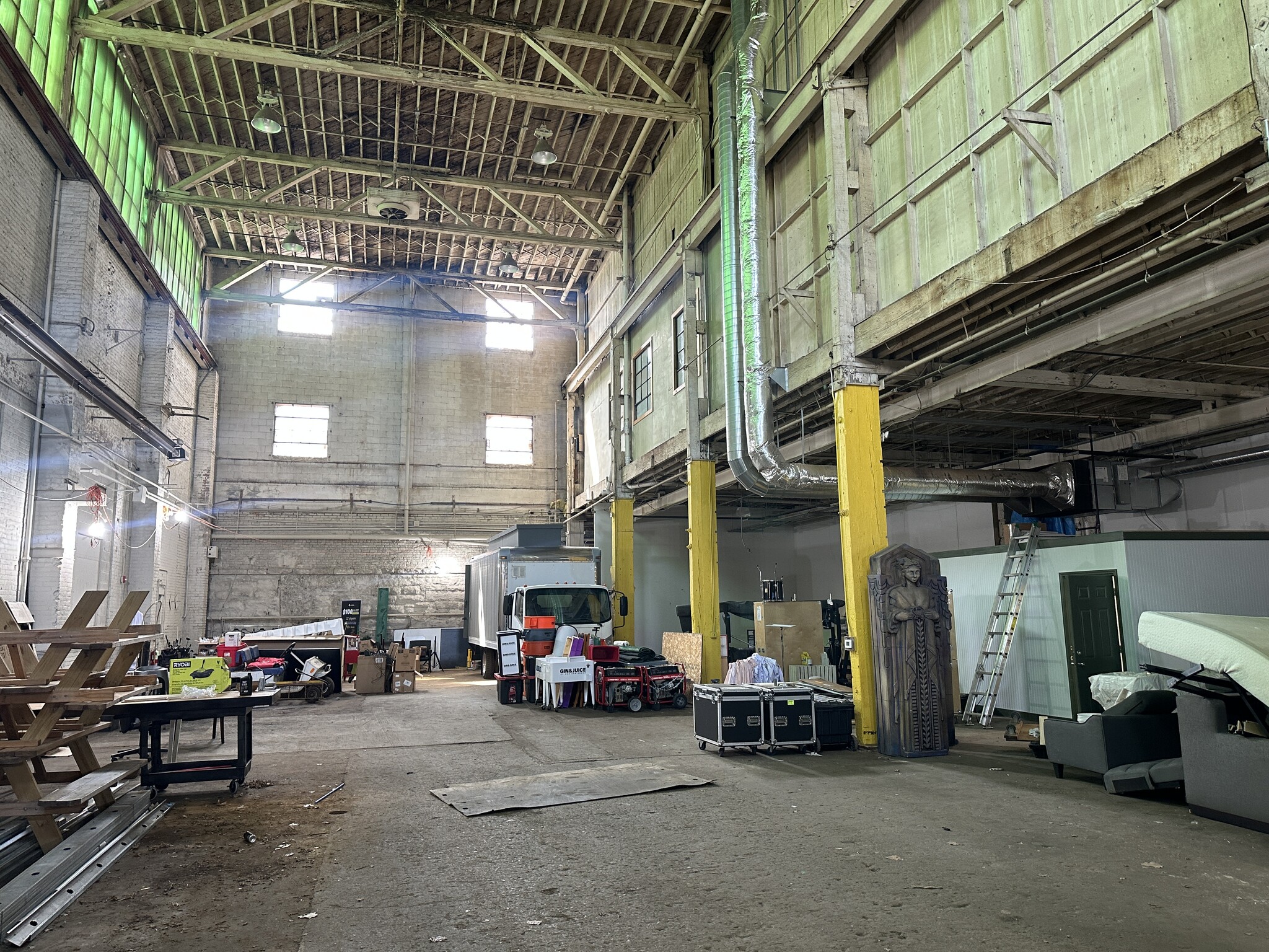 2111 Center St, Cleveland, OH for lease Interior Photo- Image 1 of 9