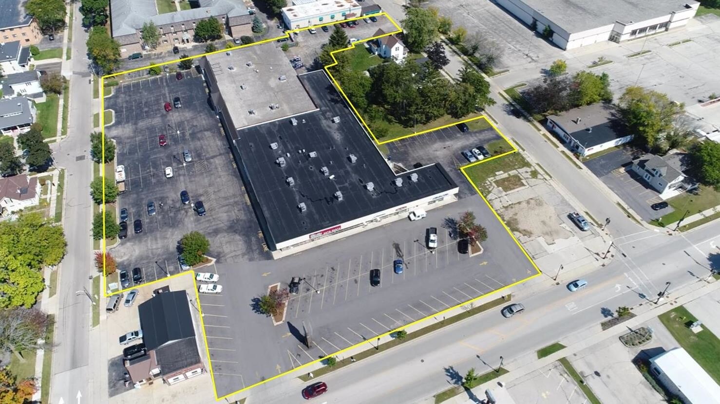 526 E Wisconsin Ave, Oconomowoc, WI 53066