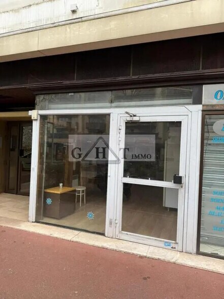 Retail in Épinay-sur-Seine for lease - Building Photo - Image 1 of 4