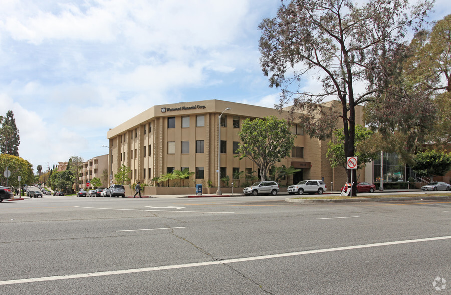 11440 San Vicente Blvd, Los Angeles, CA for lease - Primary Photo - Image 1 of 7