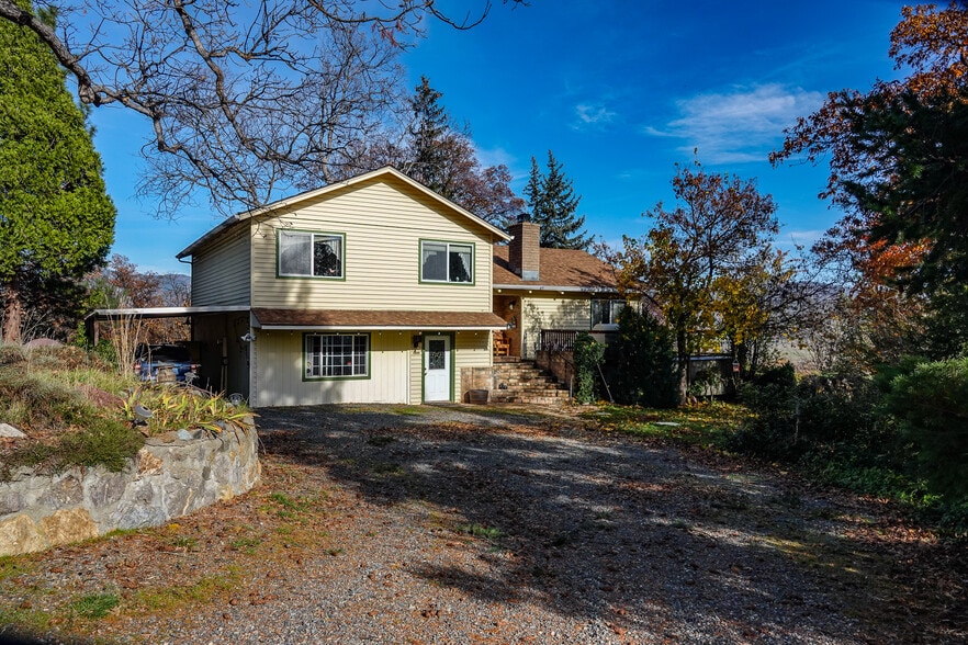 9945 CA-3, Fort Jones, CA for sale - Primary Photo - Image 1 of 49