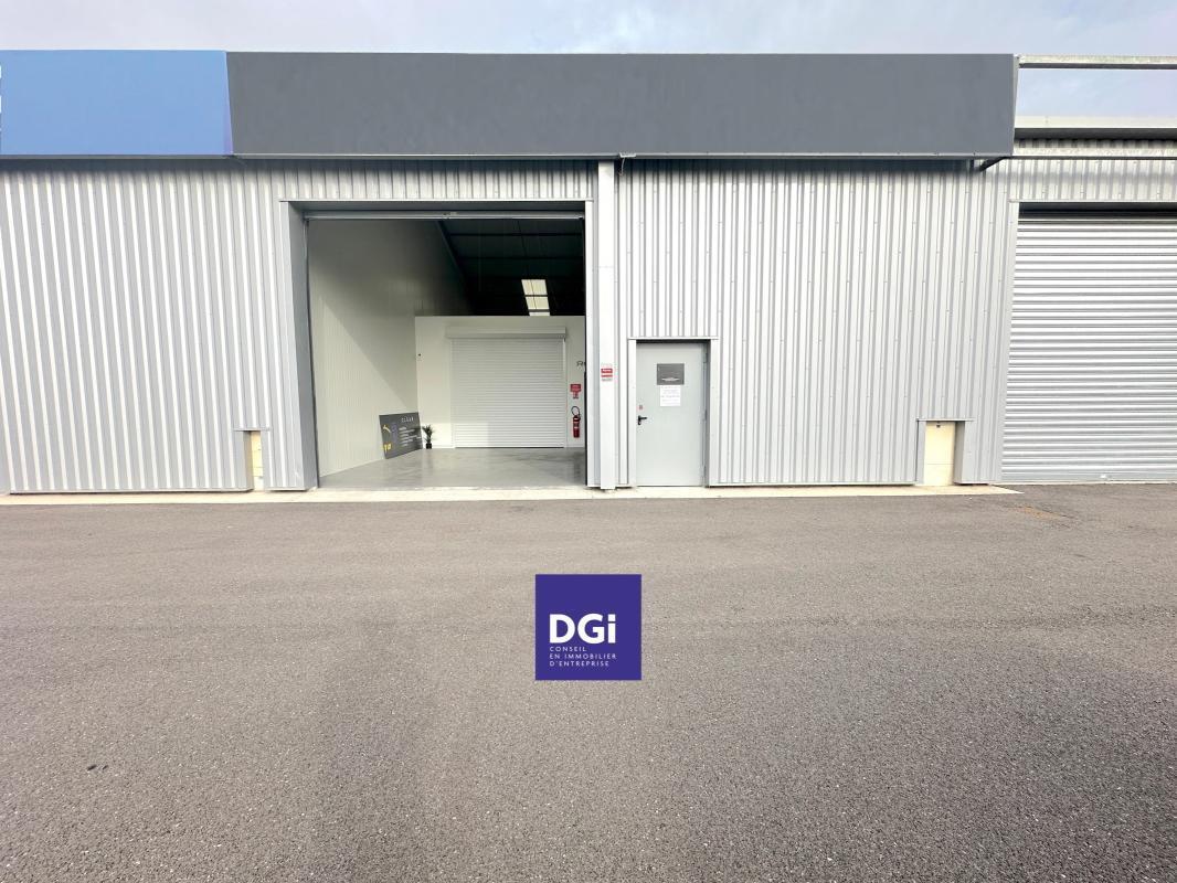 Flex in Nimes for lease Building Photo- Image 1 of 9