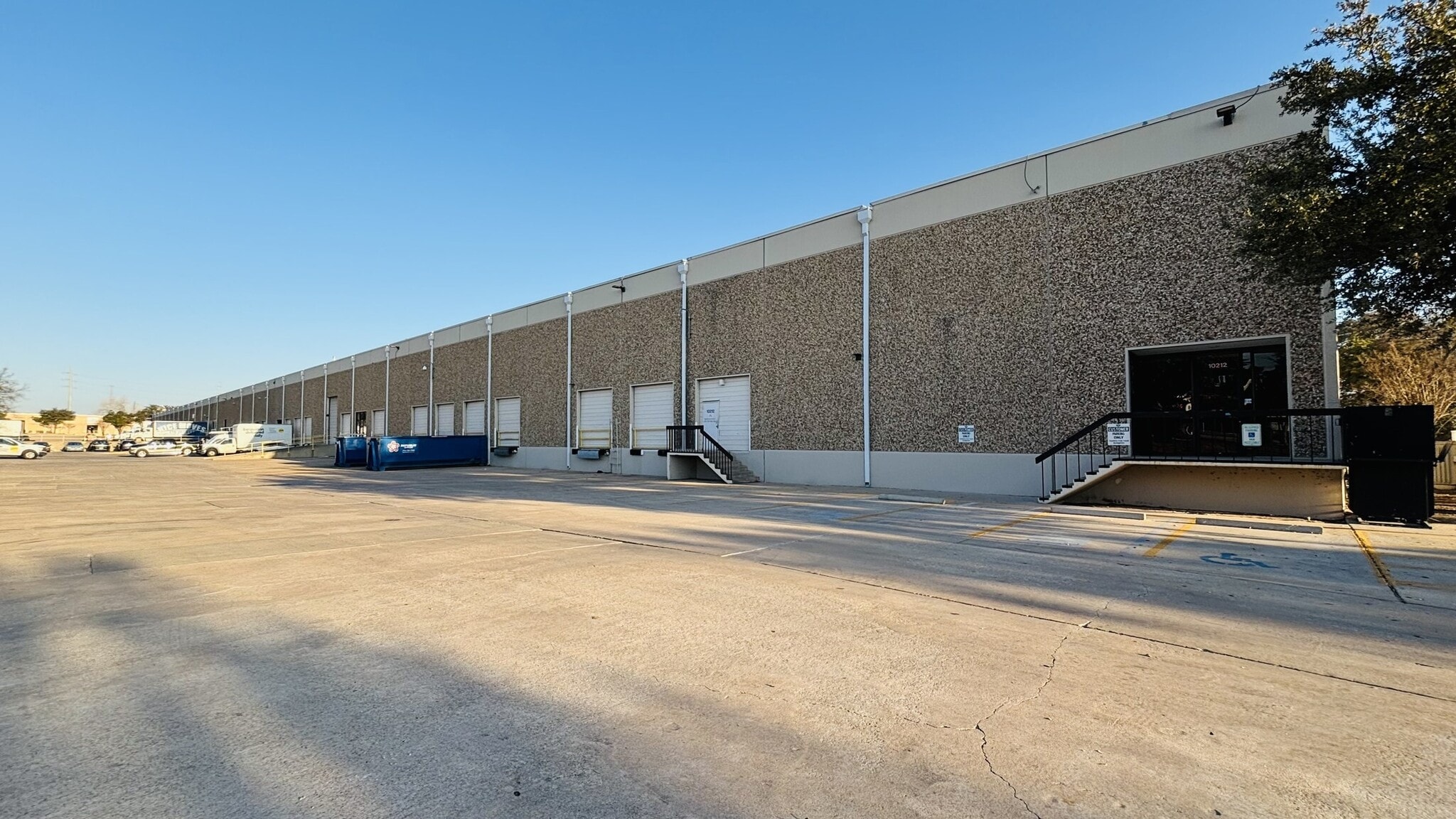 10200-10212 Metropolitan Dr, Austin, TX for lease Building Photo- Image 1 of 7