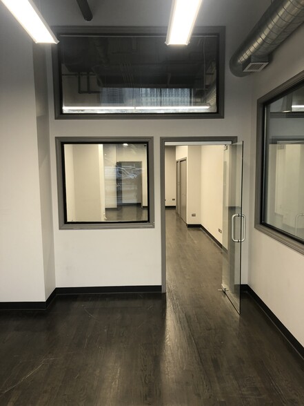 161 W Harrison St, Chicago, IL for lease - Interior Photo - Image 2 of 23