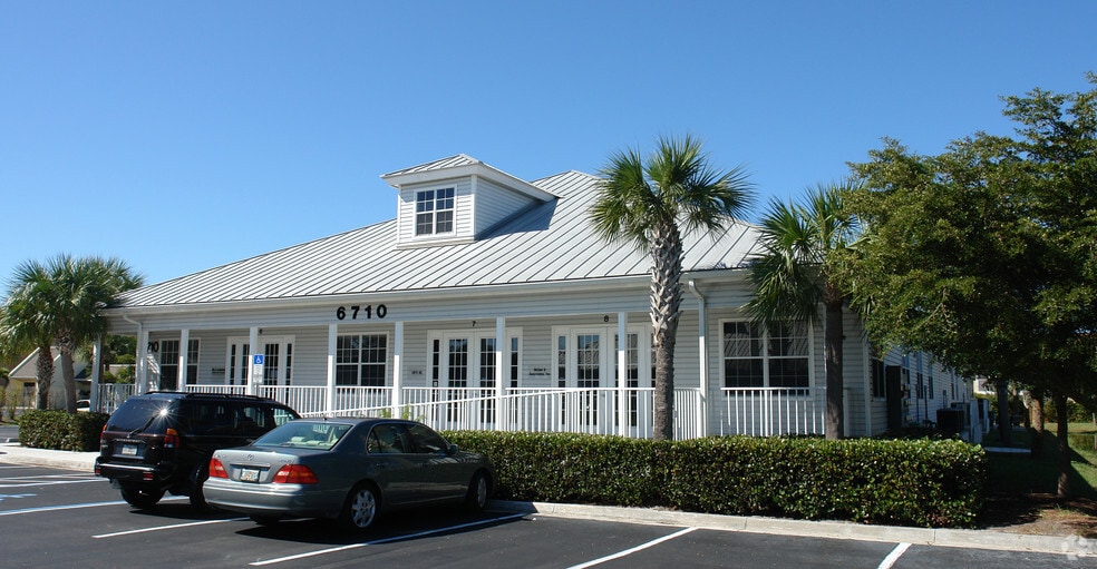 6710 Winkler Rd, Fort Myers, FL for lease - Building Photo - Image 3 of 13