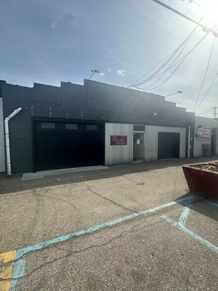 810 W Main St, Owosso, MI for lease - Building Photo - Image 2 of 9