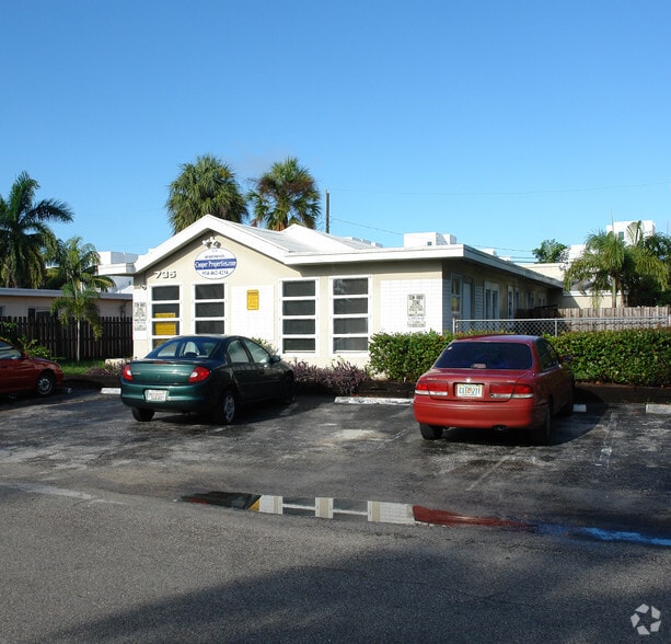 735 NE 5th Ave, Fort Lauderdale, FL for sale - Primary Photo - Image 1 of 2