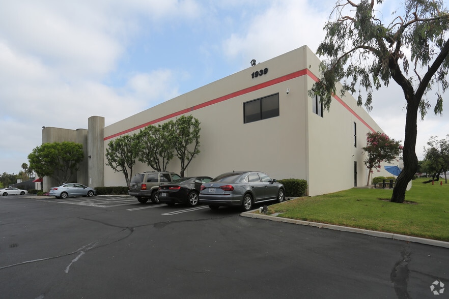 1939 Deere Ave, Irvine, CA for lease - Primary Photo - Image 1 of 3