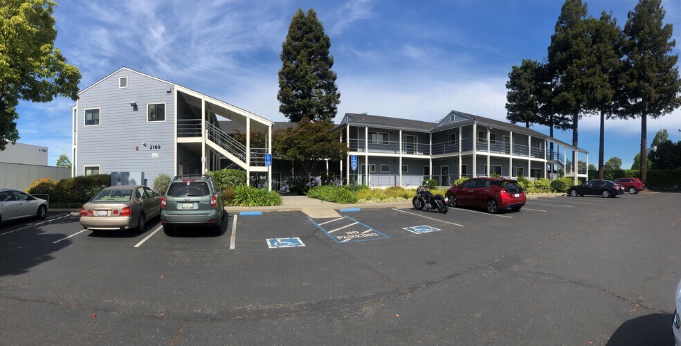 2100 Embarcadero, Oakland, CA for sale - Building Photo - Image 1 of 1