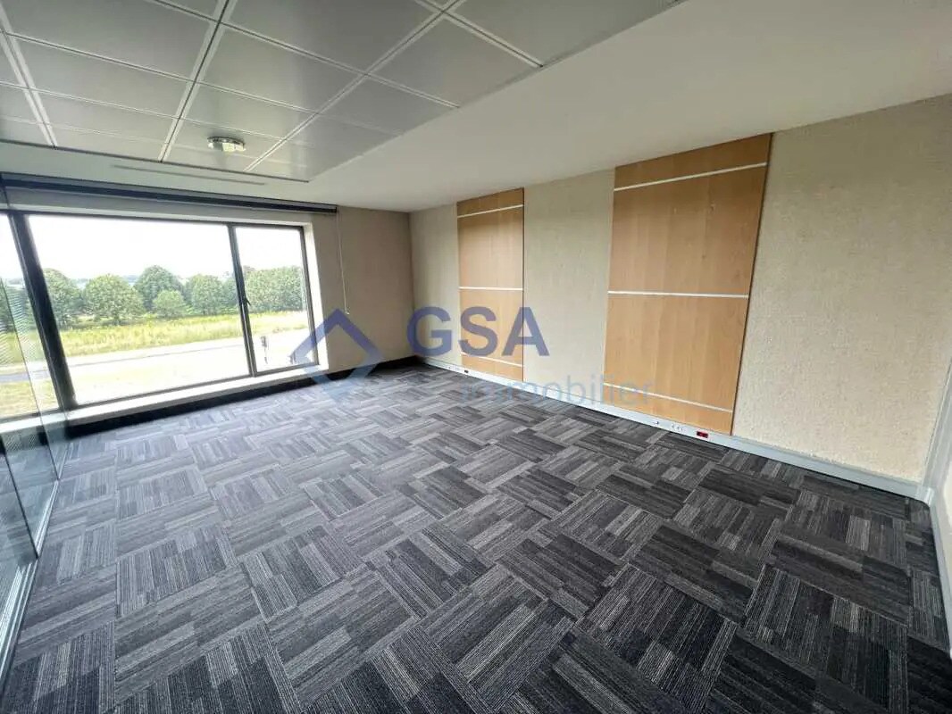 Office in Lieusaint for lease Building Photo- Image 1 of 5
